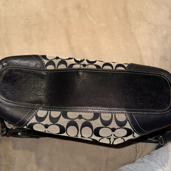 Coach Black Signature Canvas and Leather Shoulder/Crossbody Bag ~ Gently used - Picture 4 of 6